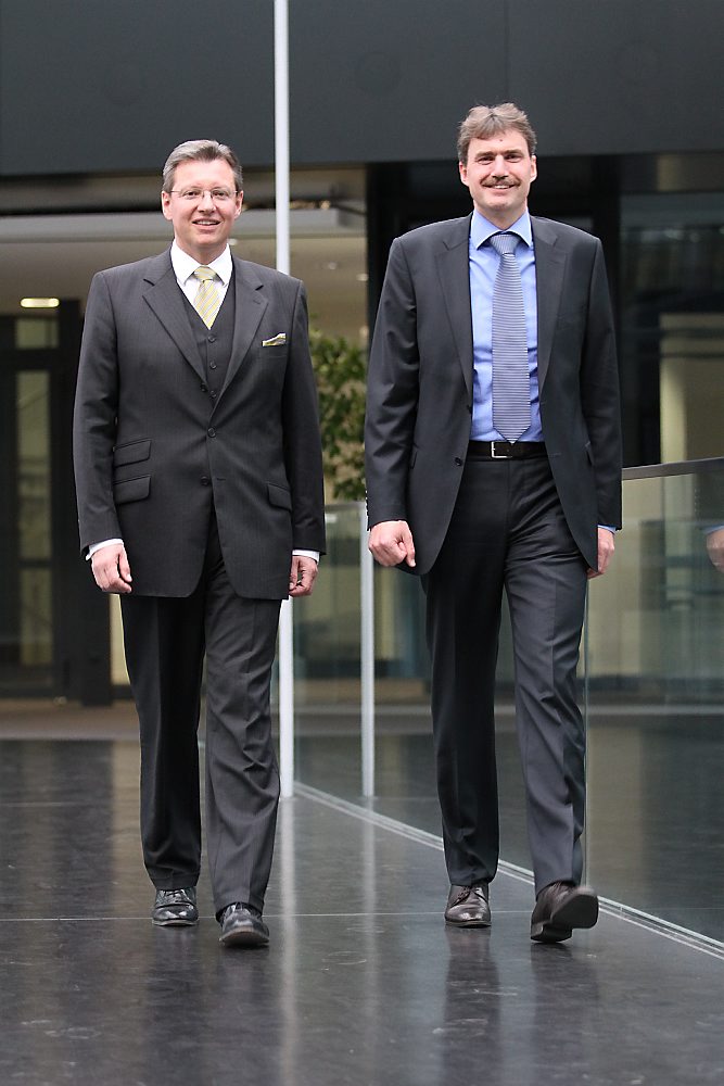 Der Aufsichtsrat der NürnbergMesse ernennt Dr. Roland Fleck (l.) und Peter Ottmann (r.) zu Geschäftsführern der NürnbergMesse GmbH
